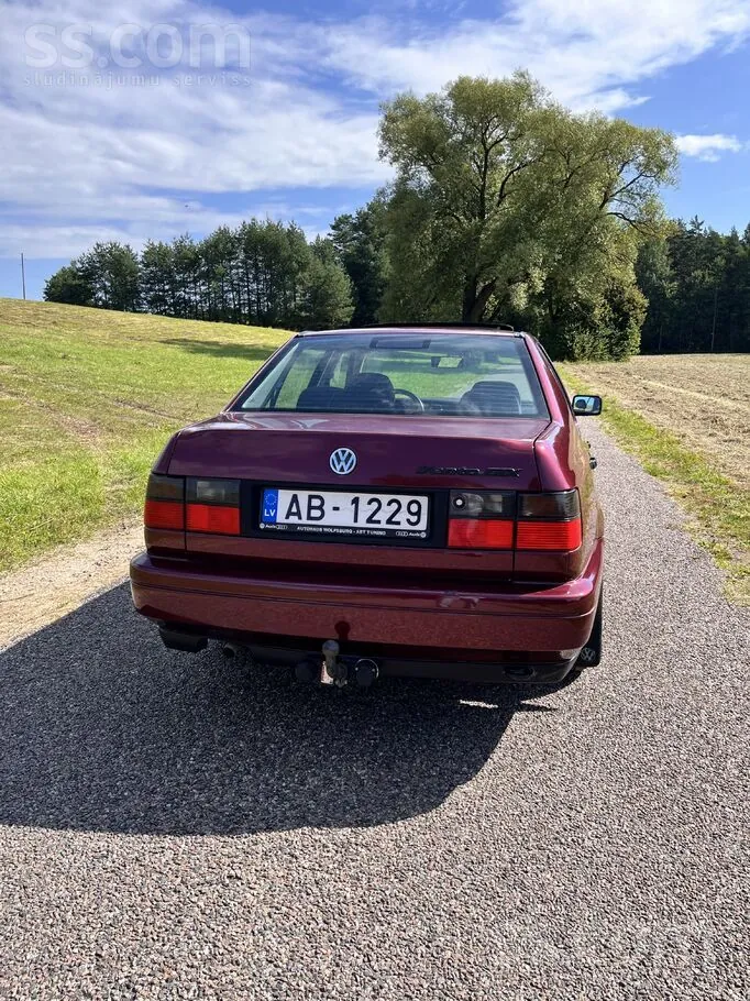 Volkswagen Vento 1996 photo 5