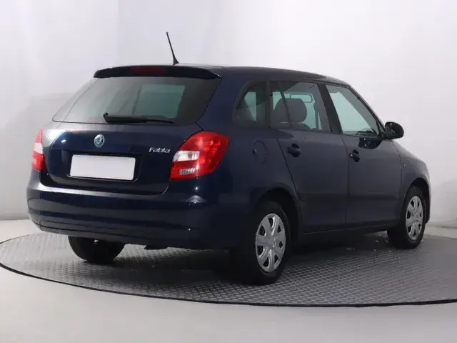 Skoda Fabia 2012 photo 4