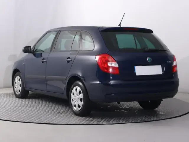 Skoda Fabia 2012 photo 3