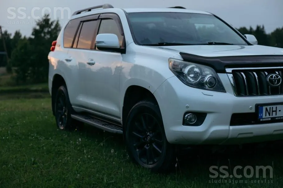 Toyota Land Cruiser 2011 photo 3