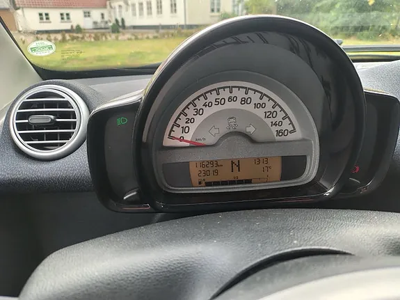 Smart Fortwo Coupe 2011 photo 4