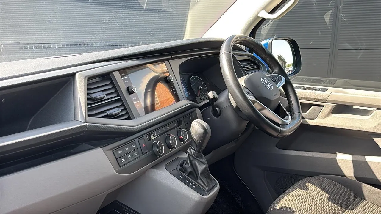 Volkswagen Transporter 2022 photo 2