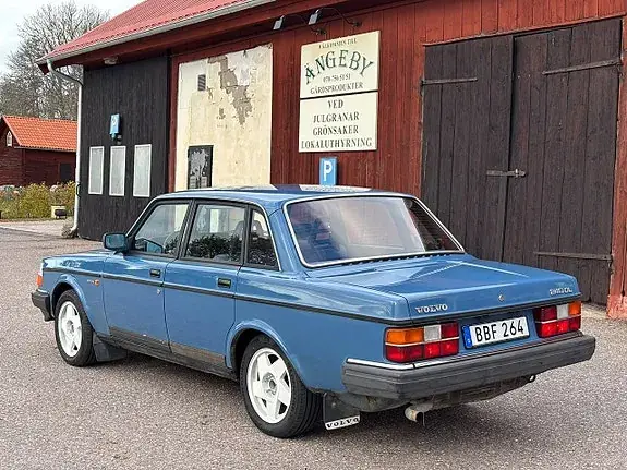 Volvo 244 1985 photo 4