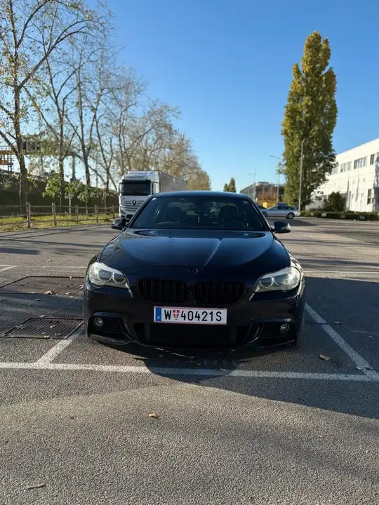 BMW 5 Series 2011 photo 2