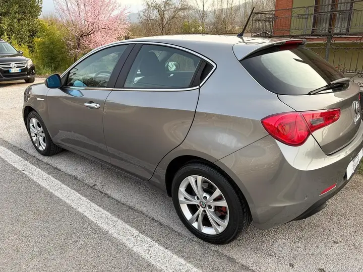 Alfa Romeo Giulietta 2013 photo 3