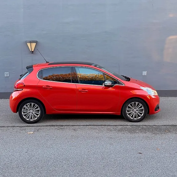 Peugeot 208 2018 photo 2