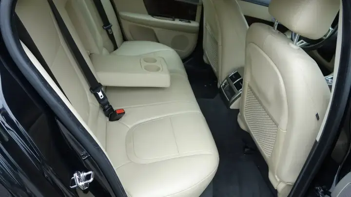 Jaguar Xf 2012 photo 2