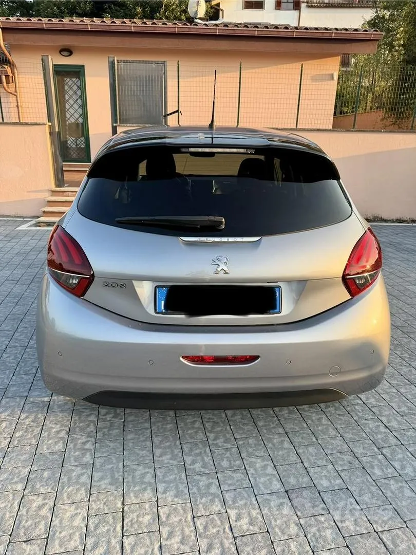 Peugeot 208 2023 photo 2