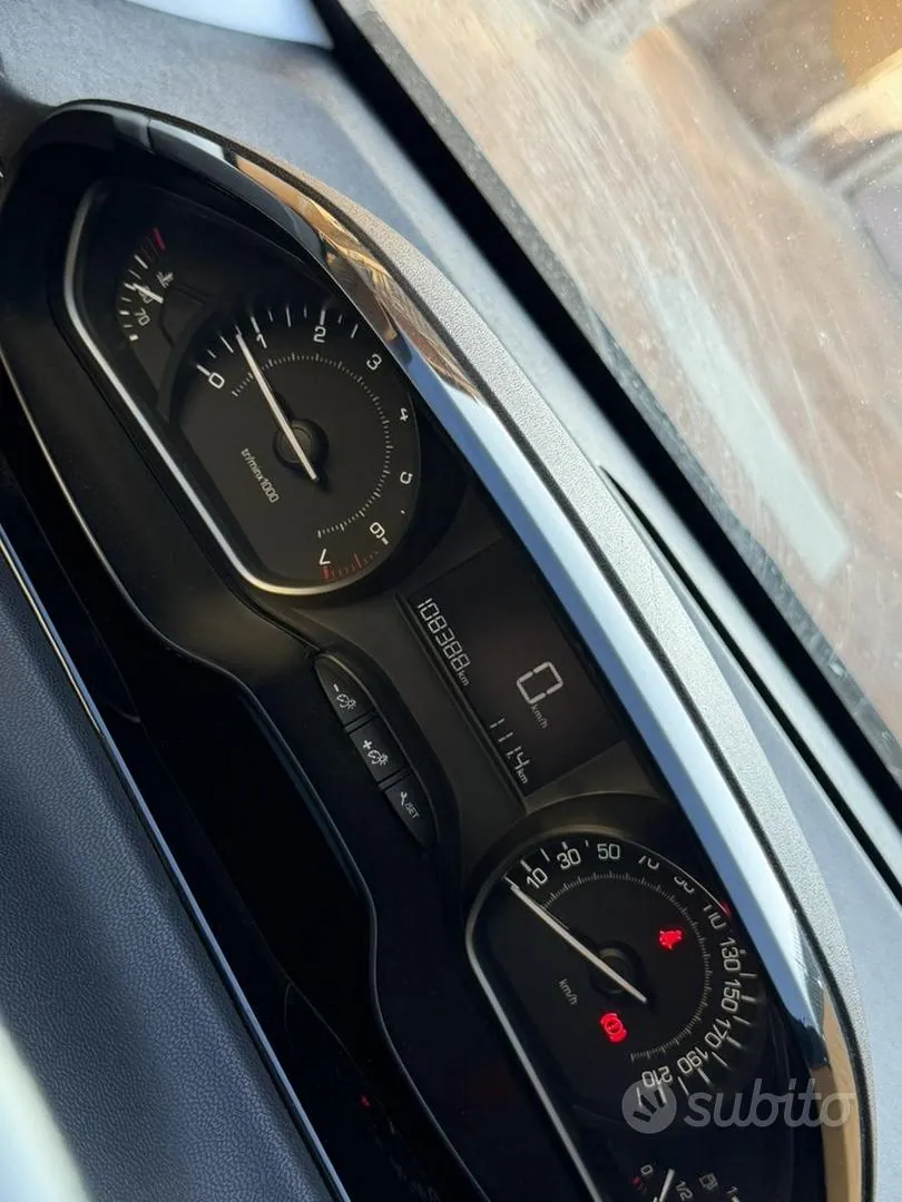 Peugeot 208 2023 photo 5