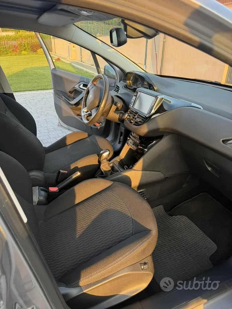 Peugeot 208 2023 photo 4