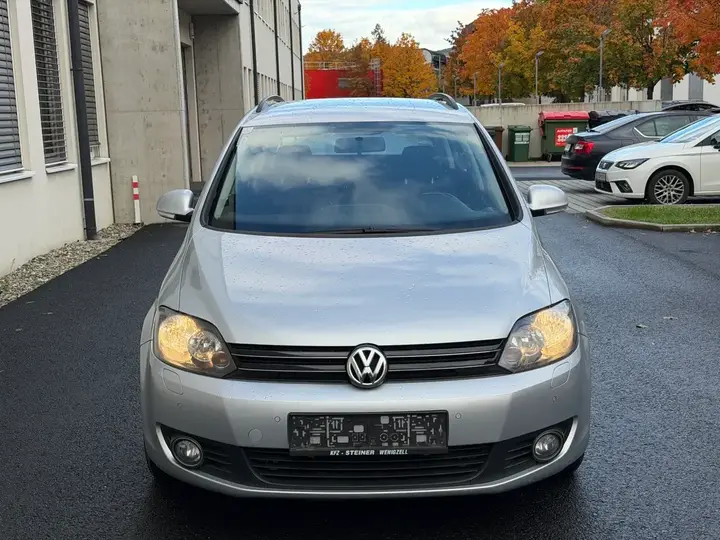 Volkswagen Golf 2012 photo 2