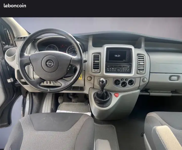 Opel Vivaro 2012 photo 4