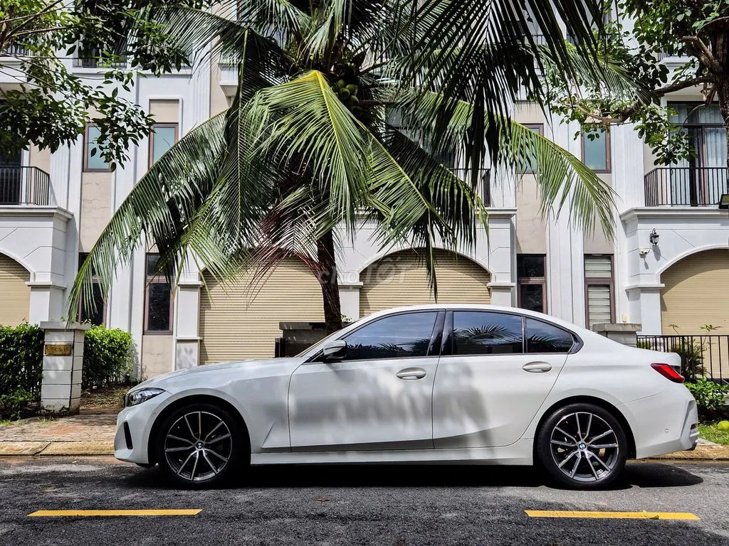 BMW 3 Series 2024 photo 3
