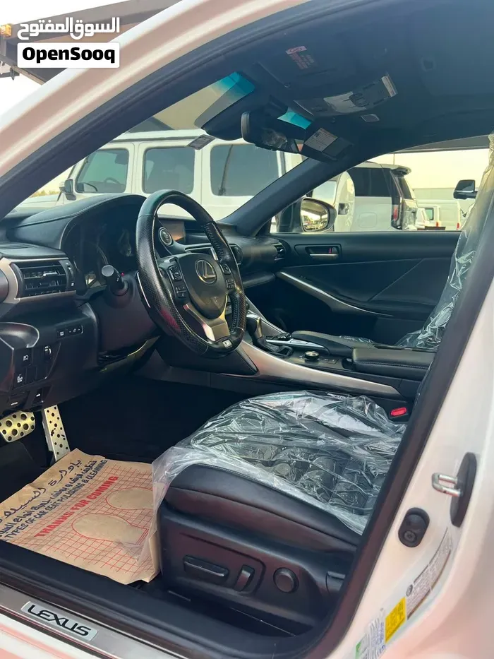 Lexus Is 300 Sport 2020 photo 4