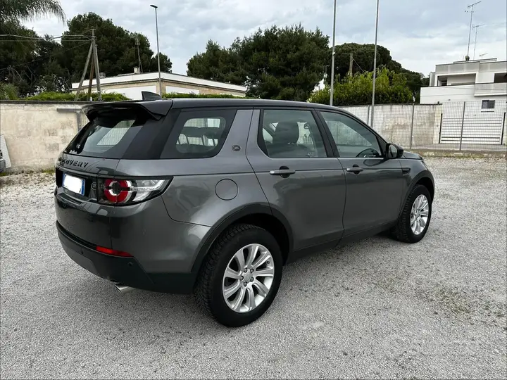 Land Rover Discovery Sport 2017 photo 5