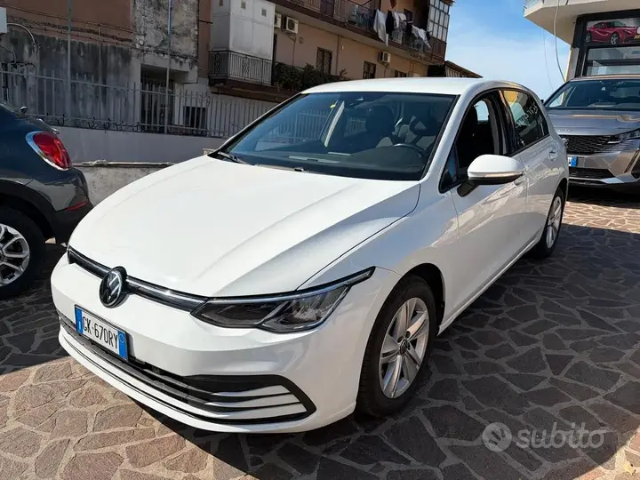 Volkswagen Golf 2022 photo 2