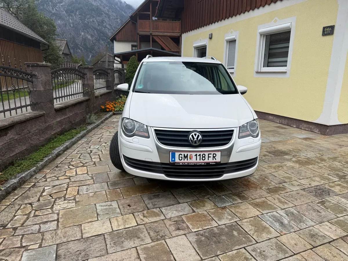 Volkswagen Touran 2009 photo 2