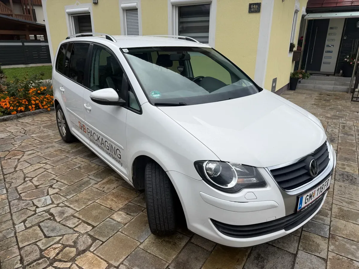Volkswagen Touran 2009 photo 3