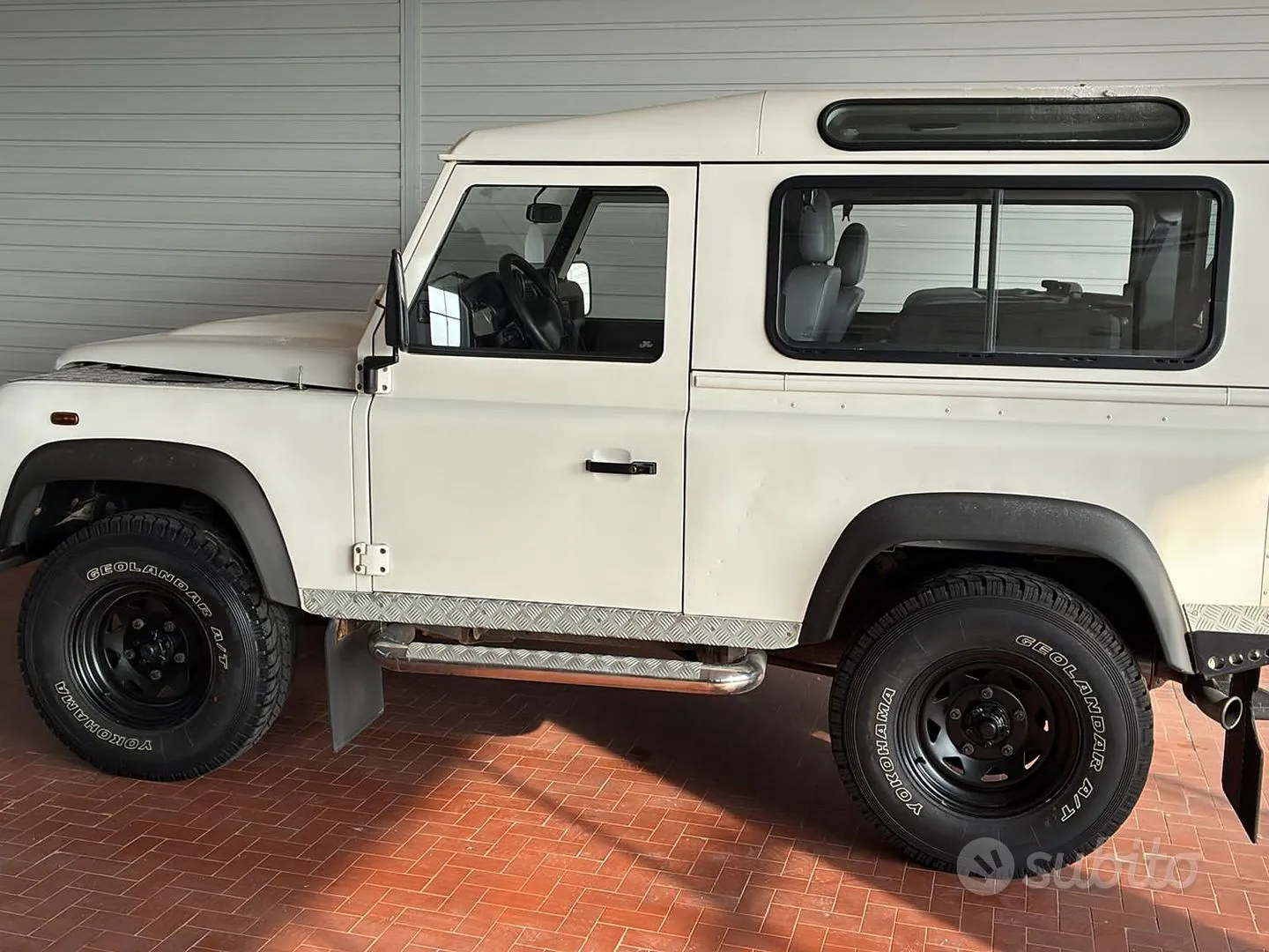 Land Rover Defender 2009 photo 2