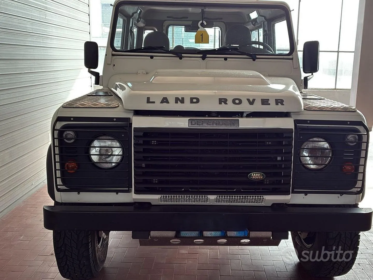 Land Rover Defender 2009 photo 4