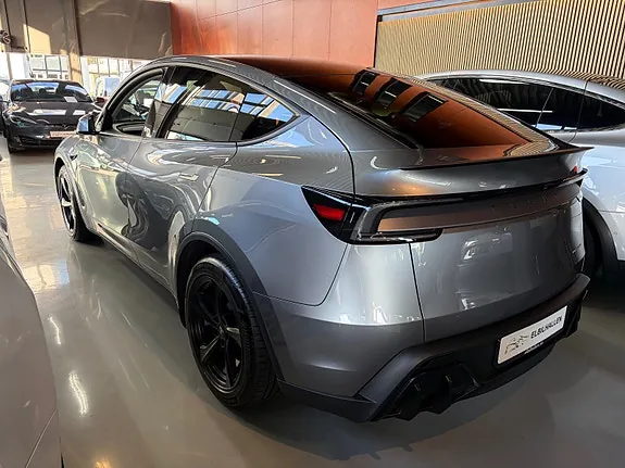 Tesla Model Y 2026 photo 4