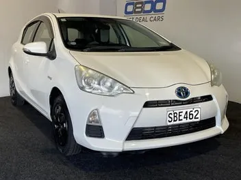 Toyota Aqua 2013 photo 2