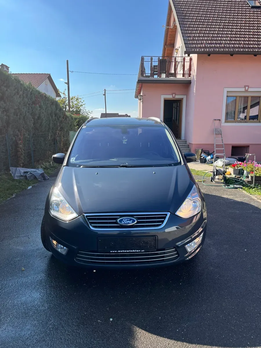 Ford Galaxy 2011 photo 2