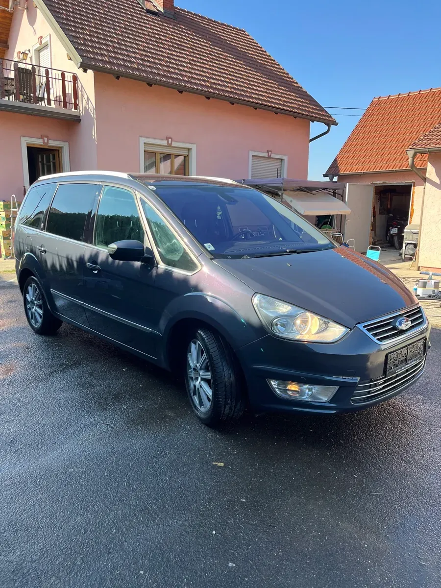 Ford Galaxy 2011 photo 3
