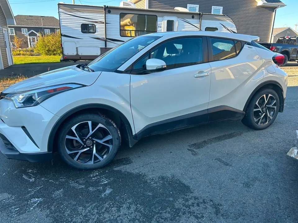 Toyota C-Hr 2019 photo 2