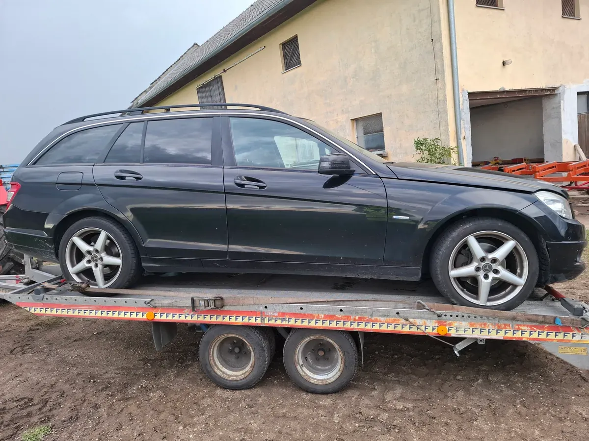 Mercedes-Benz C-Class 2010 photo 2
