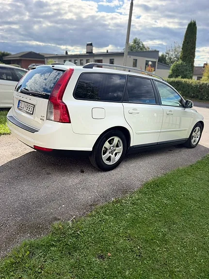 Volvo V50 2010 photo 2