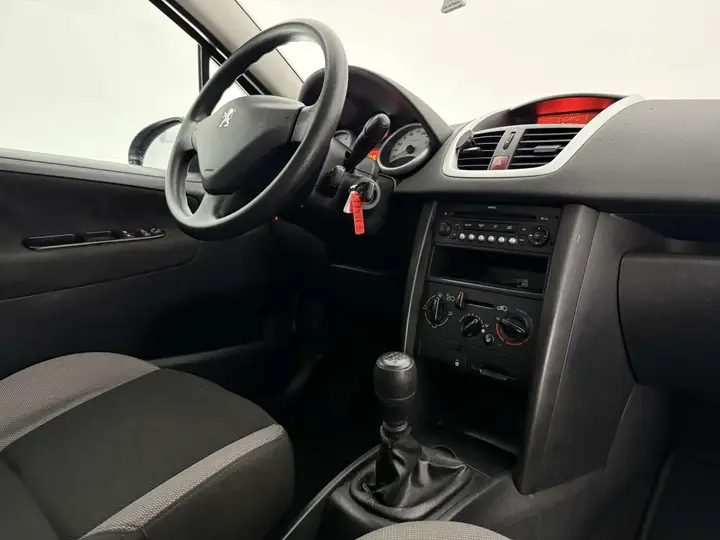 Peugeot 207 2009 photo 4