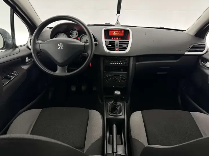Peugeot 207 2009 photo 2