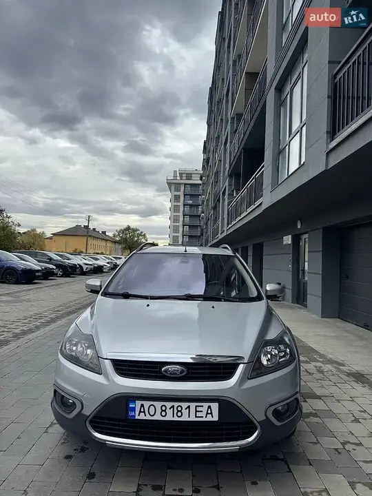 Ford Focus 2009 photo 2