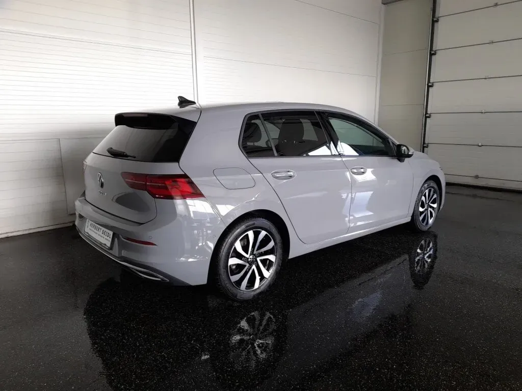 Volkswagen Golf 2022 photo 2