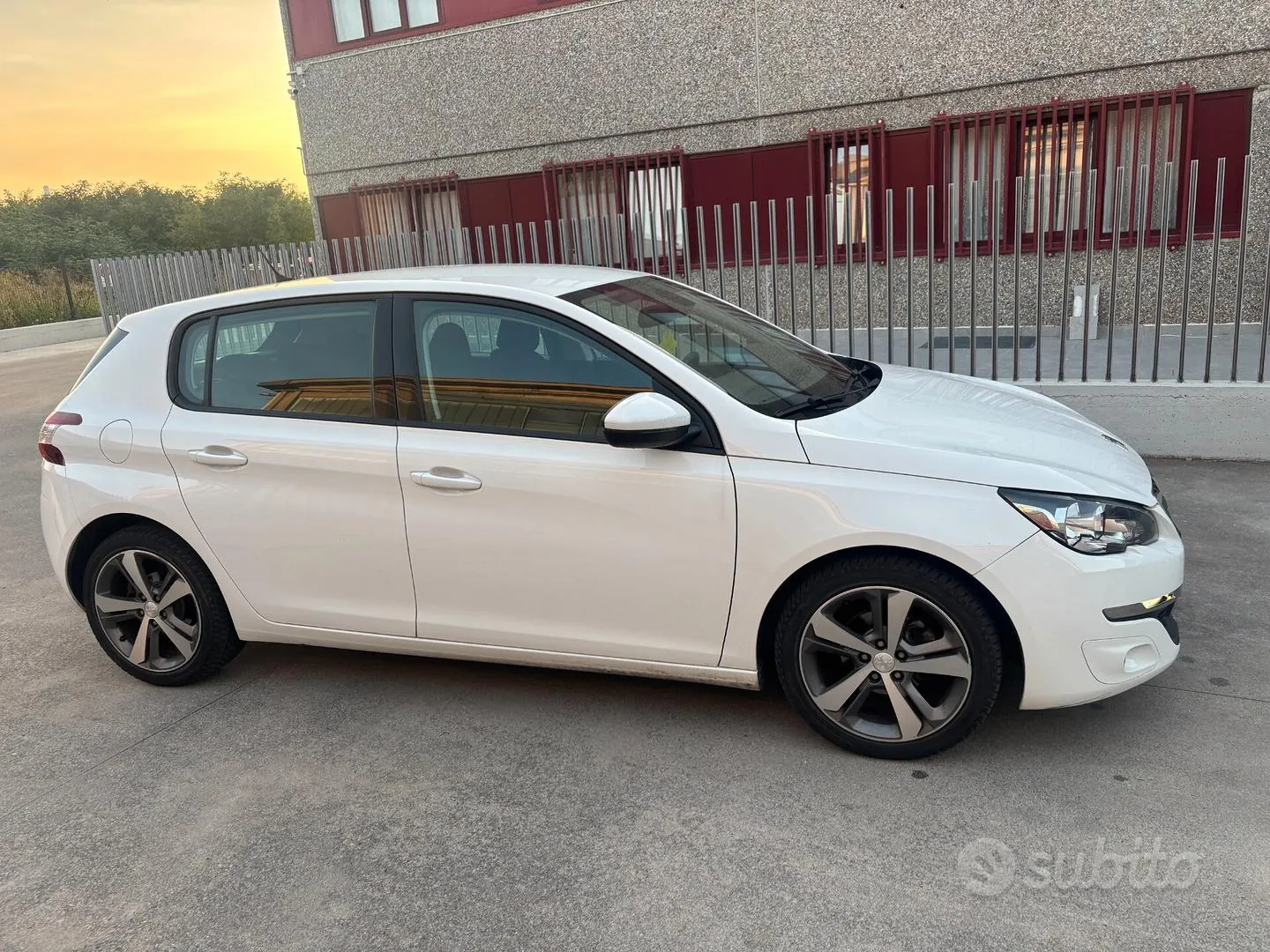 Peugeot 308 2015 photo 4