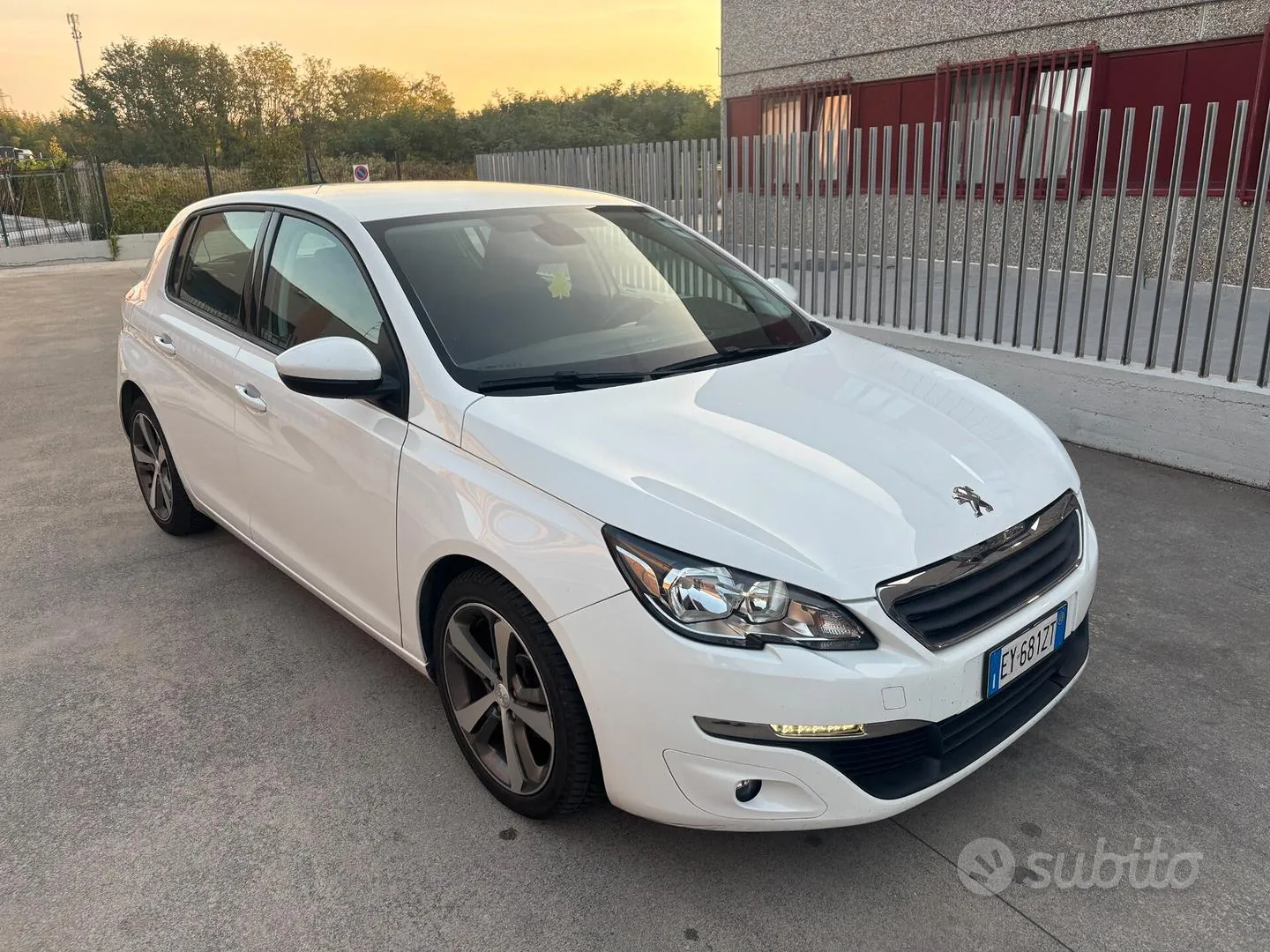 Peugeot 308 2015 photo 3