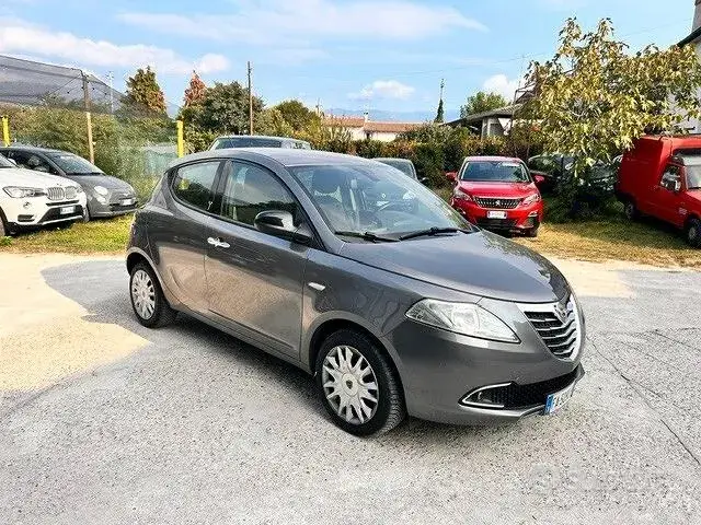 Lancia Ypsilon 2012 photo 2