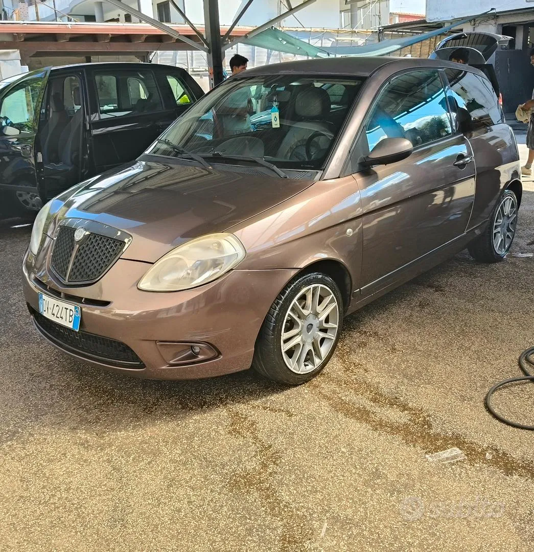 Lancia Ypsilon