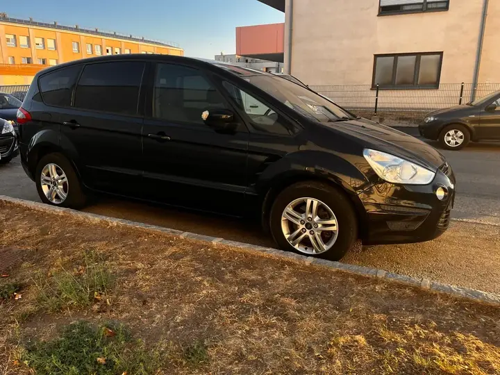 Ford S-Max 2011 photo 2