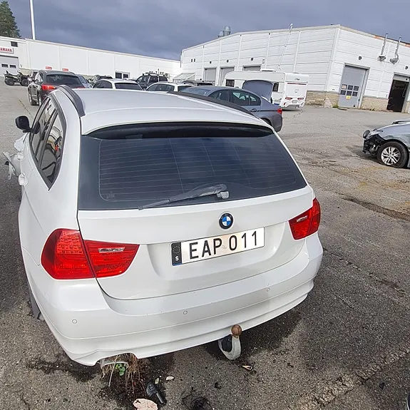 BMW 320D 2011 photo 2