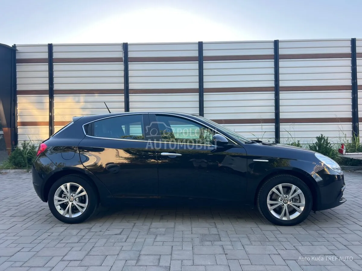 Alfa Romeo Giulietta 2011 photo 4