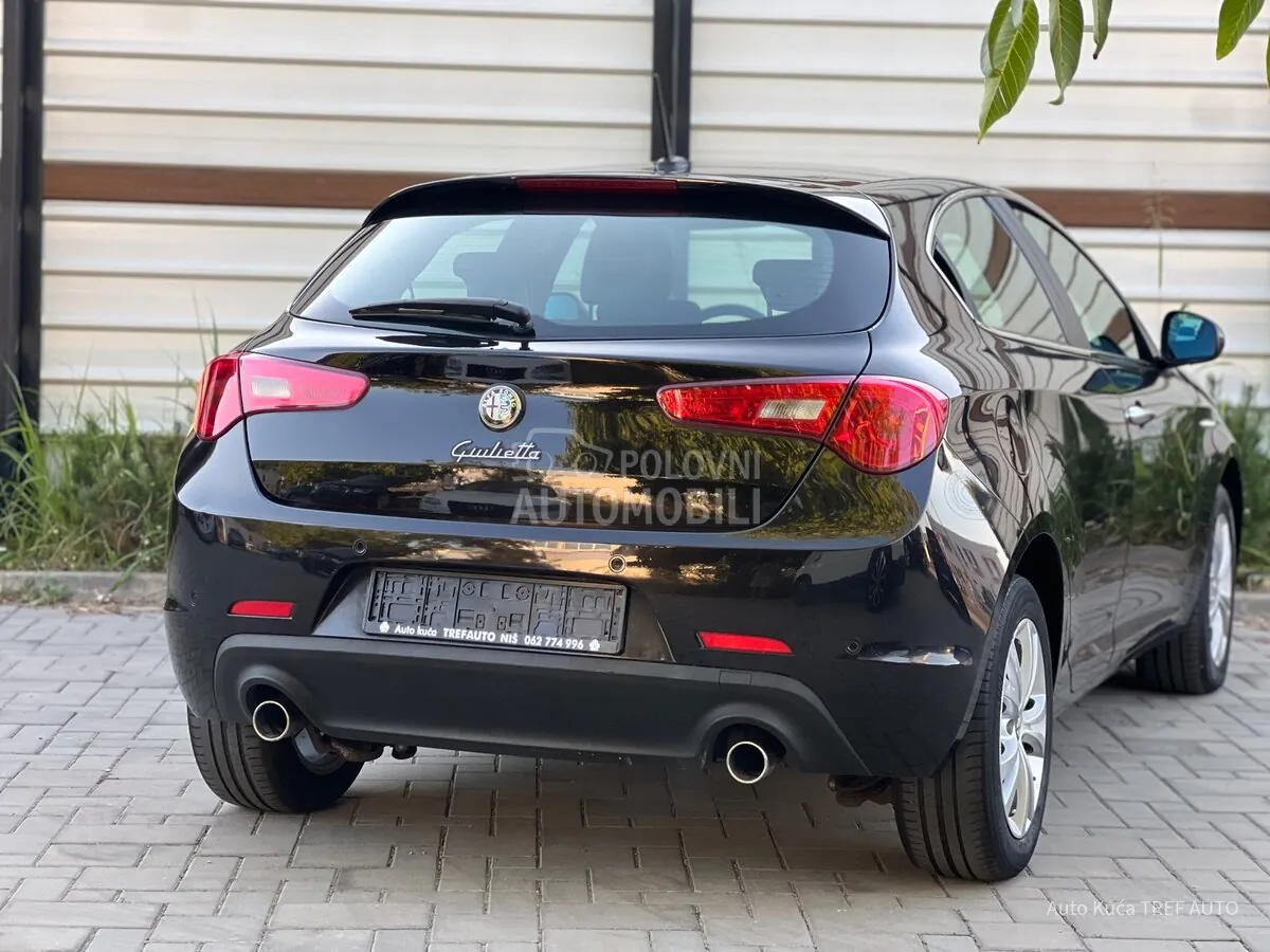 Alfa Romeo Giulietta 2011 photo 5