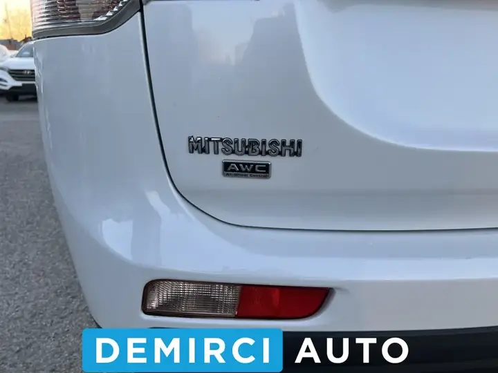 Mitsubishi Outlander 2014 photo 3