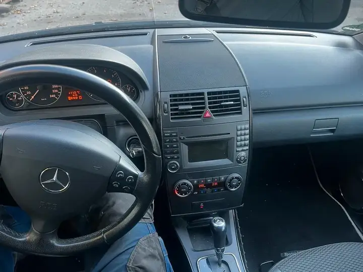 Mercedes-Benz A 180