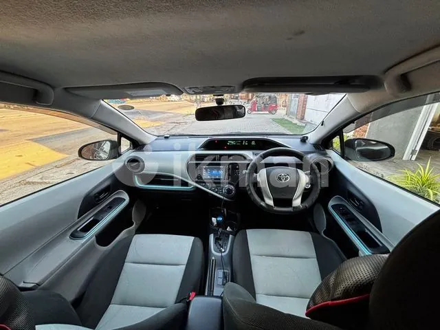 Toyota Aqua 2012 photo 2