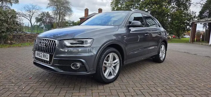 Audi Q3 2012 photo 2