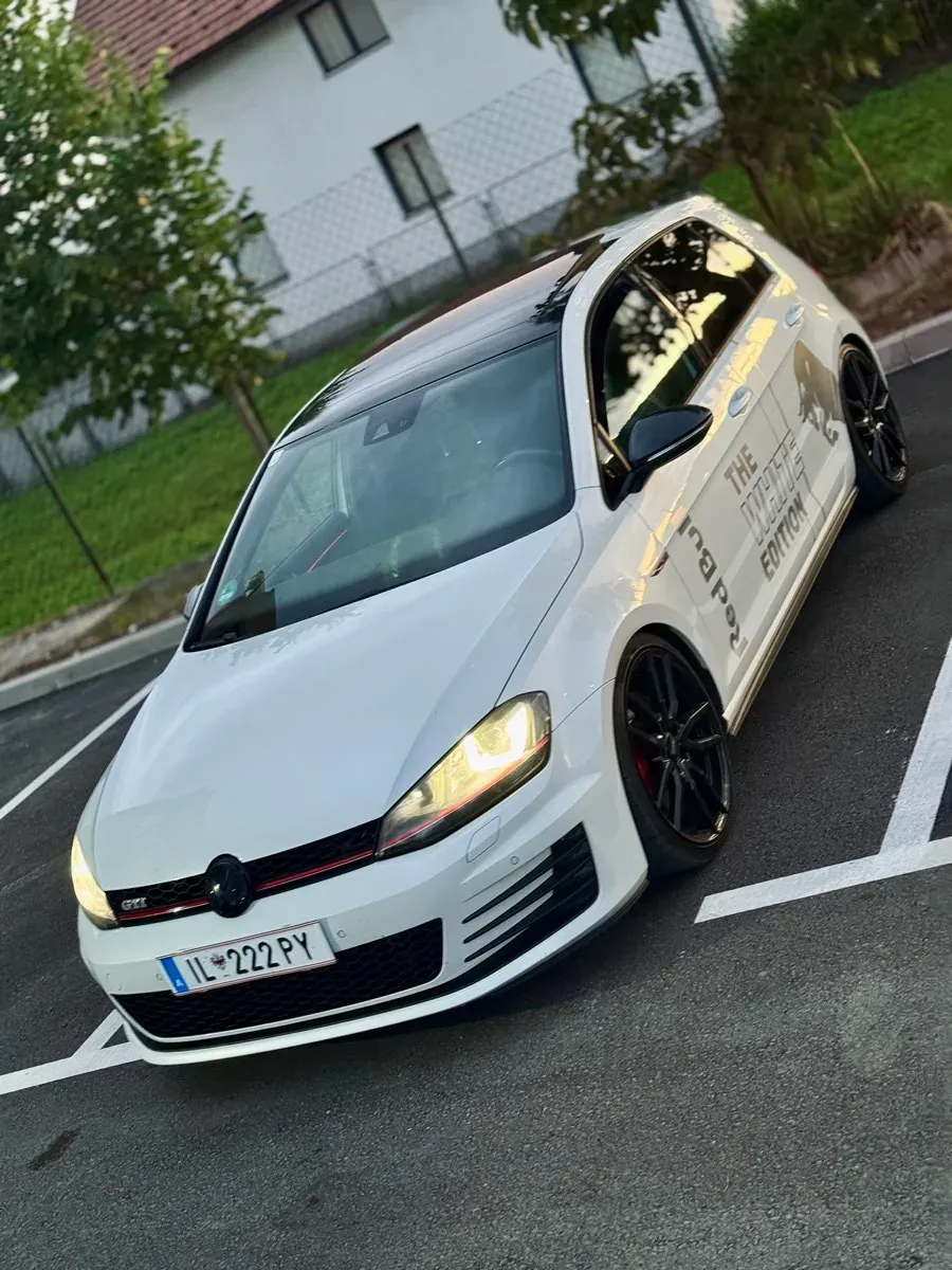 Volkswagen Golf 2013 photo 2