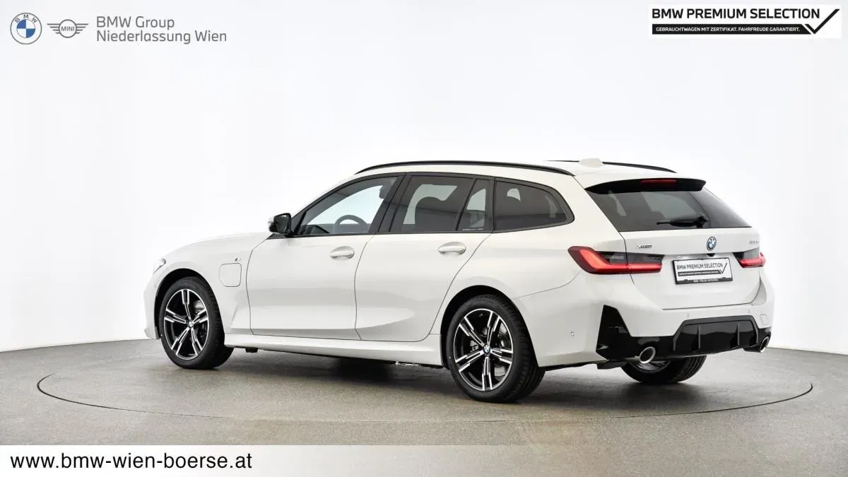 BMW 3 Series 2024 photo 3