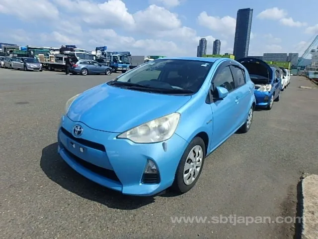 Toyota Aqua 2012 photo 2